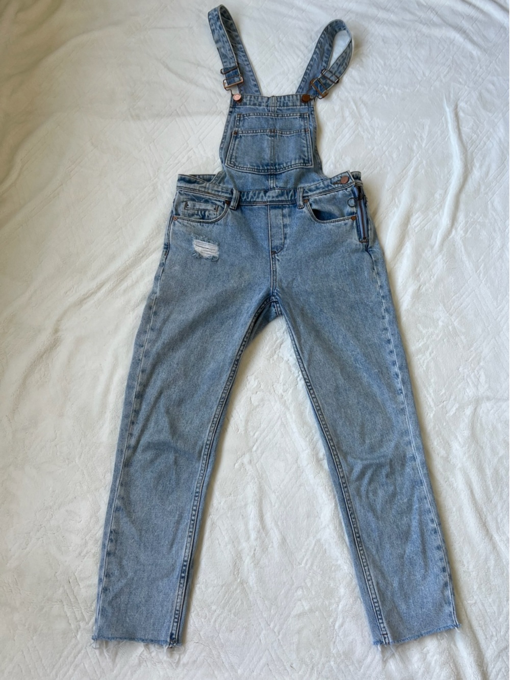 BLANKNYC Light Wash Denim Overalls Distressed Raw Hem | 25